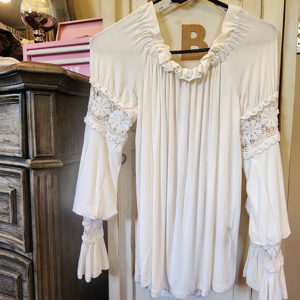 Va Va top by Joy Han